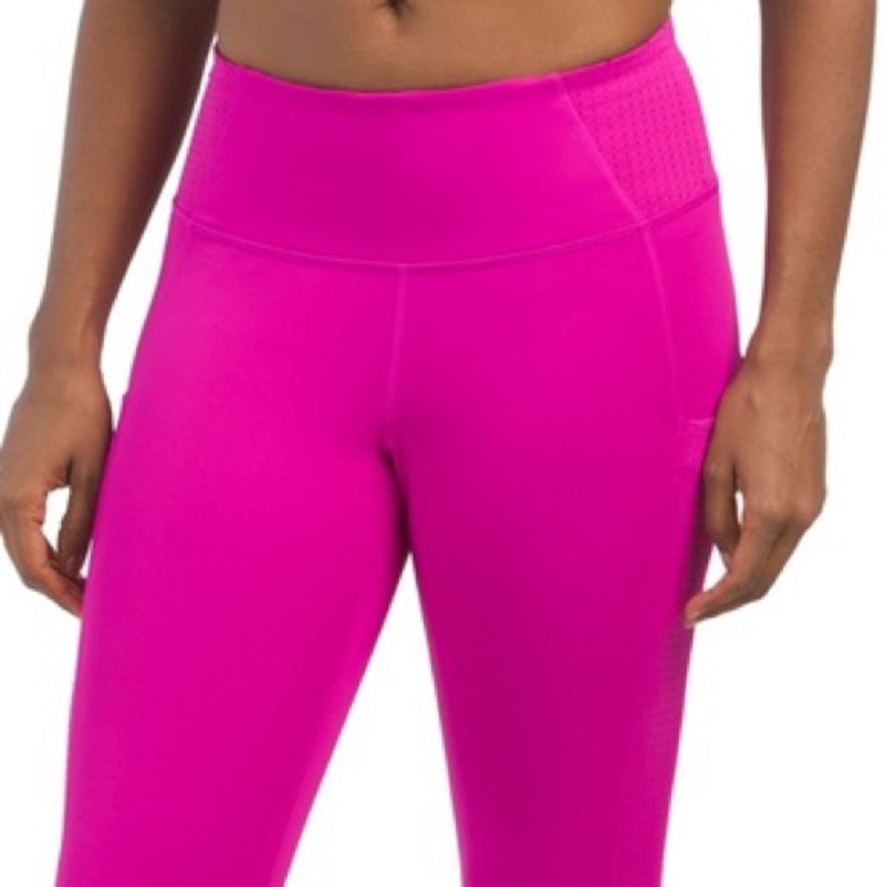 NWOT Bright Pink Bally total fitness 3/4 length workout pants